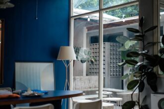 Trendy we wnętrzach 2025: praktyczny przewodnik po kluczowych kierunkach i rozwiązaniach